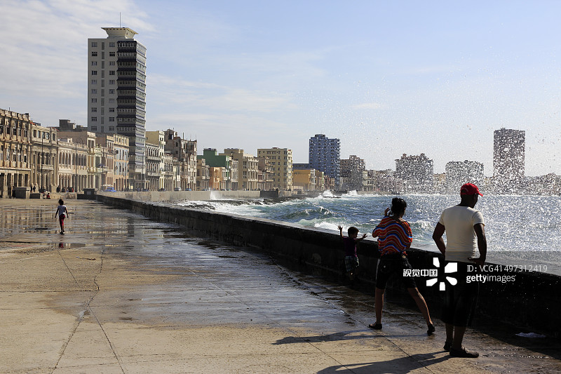 马雷孔海滨大道上的当地人图片素材