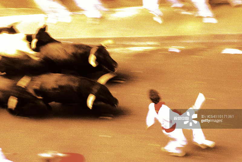 西班牙潘普洛纳奔牛节图片素材