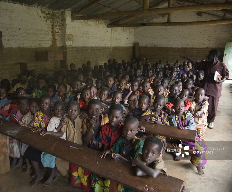 布隆迪村庄里的学校图片素材