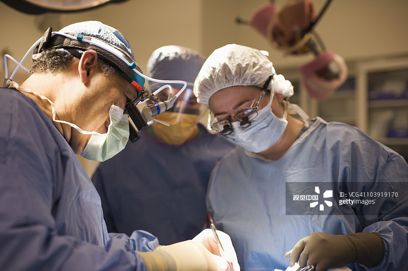 医生在手术室做手术图片素材