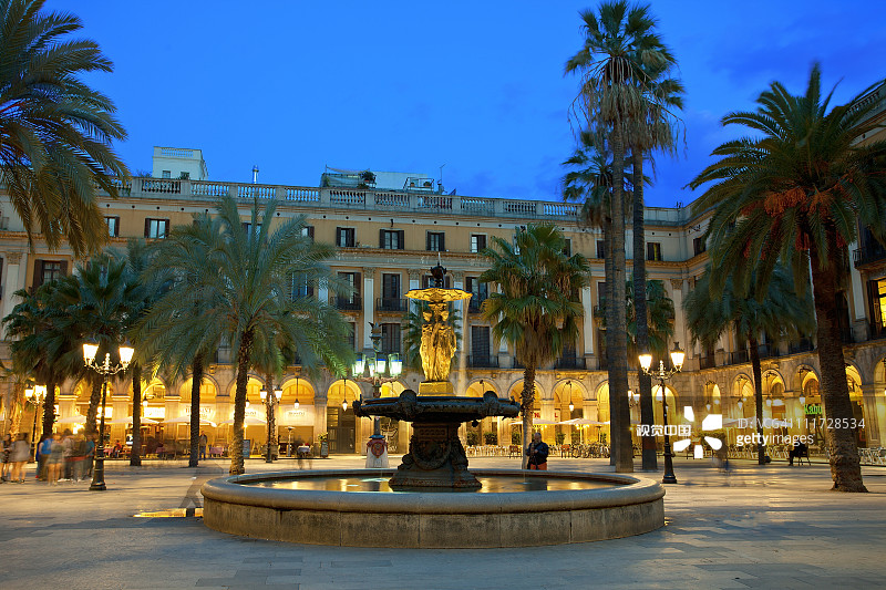 巴塞罗那皇家广场黄昏景色图片素材