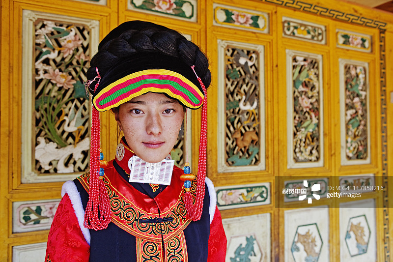 丽江附近的彝族妇女图片素材