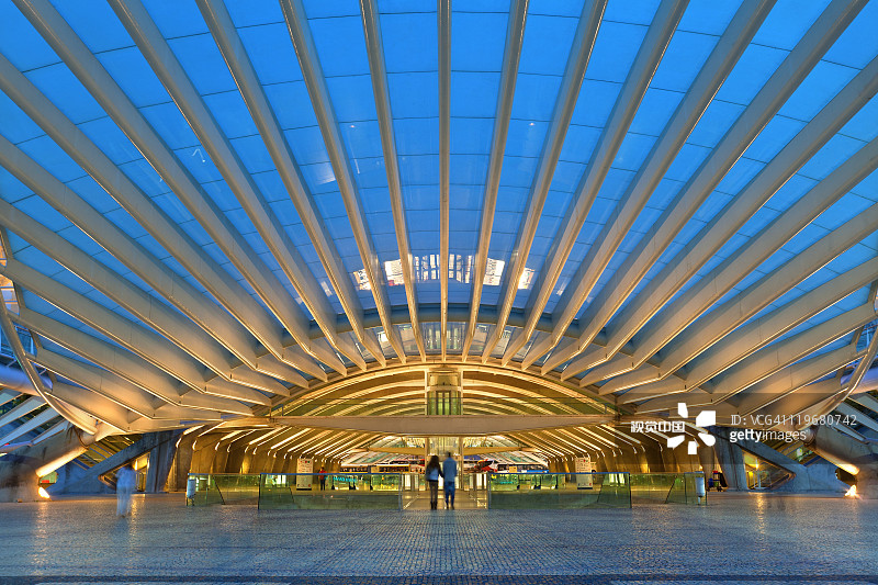 里斯本东方车站夜景图片素材