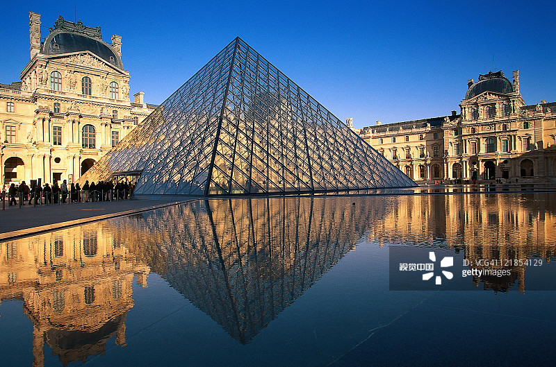 法国巴黎卢浮宫图片素材