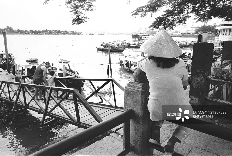 西贡河边的渡轮等待图片素材
