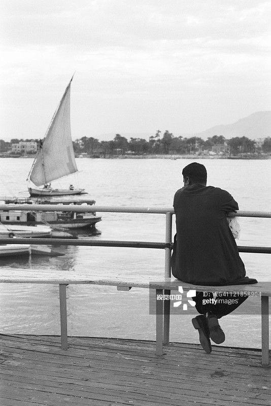 埃及卢克索，轮渡上的乘客图片素材