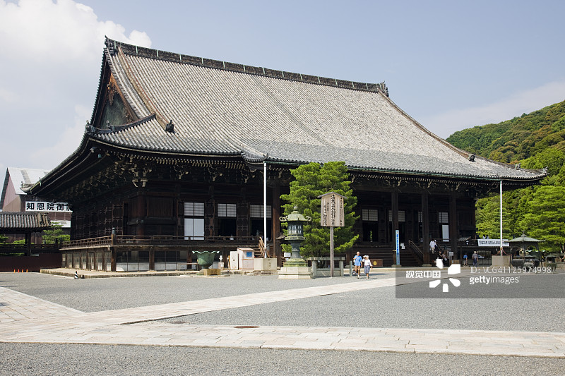 日本京都知恩院的传统建筑图片素材