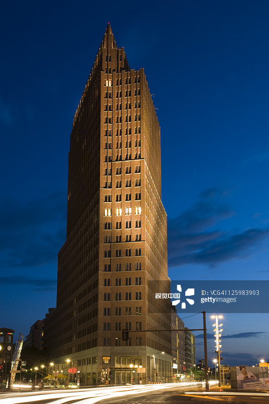 德国柏林波茨坦广场的戴姆勒-奔驰大厦图片素材