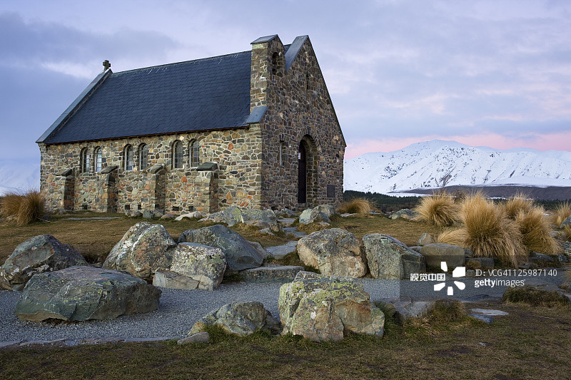 特卡波湖畔的好牧羊人教堂的傍晚光线（新西兰南岛）图片素材
