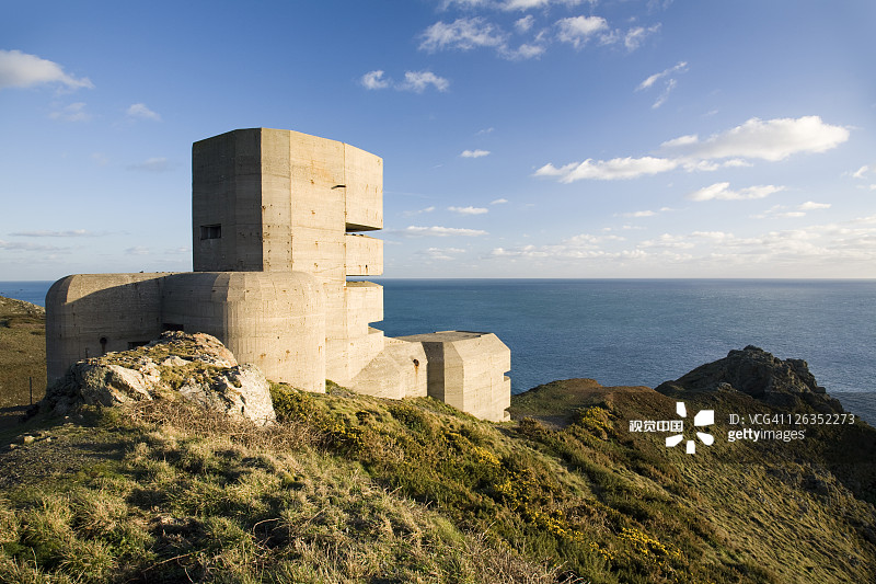 L'Angle塔，德国人在二战期间建造的测距塔，是德国占领期间防卫该岛的一部分。图片素材