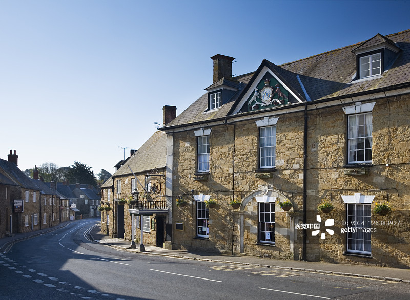 英国多塞特阿伯茨伯里伊尔切斯特武器酒吧和酒店图片素材