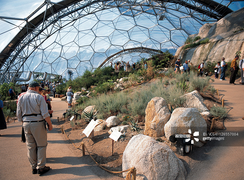 伊甸园工程的温暖温带生物群落内部景观图片素材
