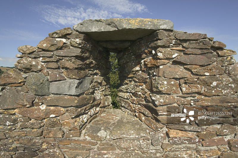 托特尼斯城堡的箭楼：石墙遗址标志着诺曼山丘城堡的所在地图片素材
