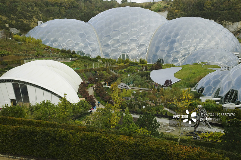 伊甸园工程热带森林生物群落景观，英国康沃尔图片素材