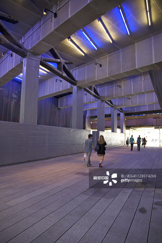 纽约市高线公园步道及灯光装置图片素材