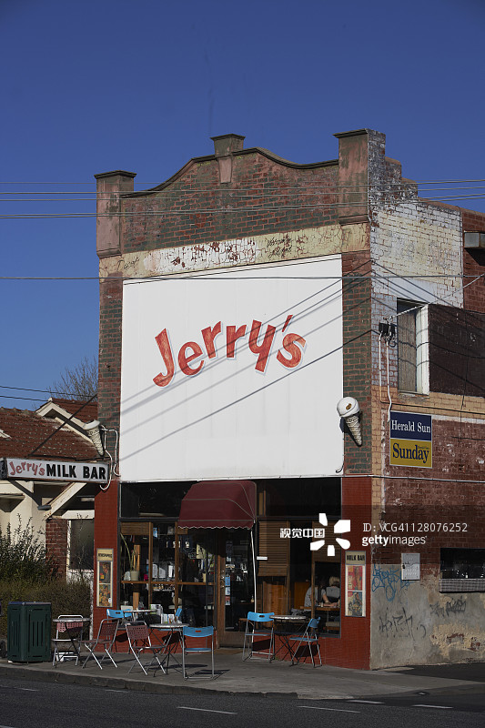 澳大利亚维多利亚州墨尔本埃尔伍德受欢迎的海滨咖啡馆图片素材