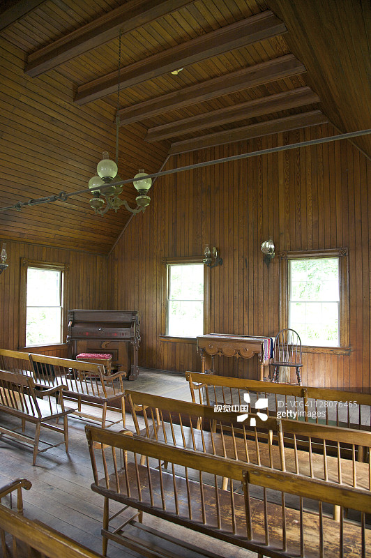 1889年的鱼镇教堂，位于康涅狄格州神秘海港图片素材