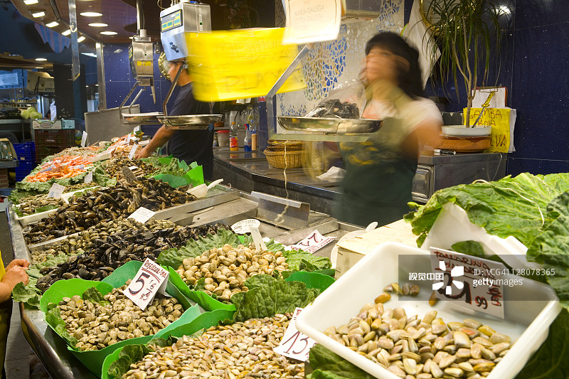 西班牙巴塞罗那圣约瑟市场鱼摊图片素材