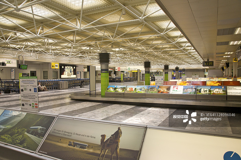 奥地利维也纳国际机场的行李传送带图片素材