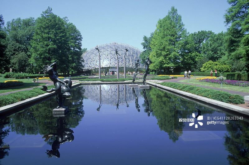 密苏里植物园泳池、雕塑花园和气候穹顶图片素材