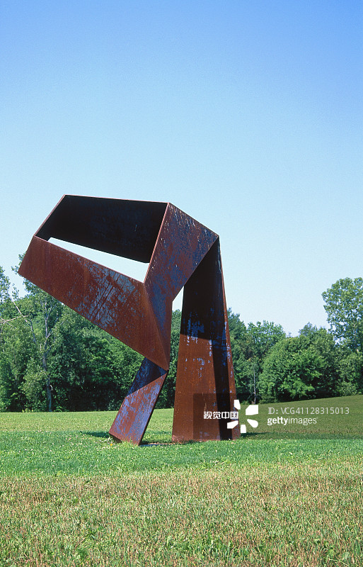 纽约根特艺术区扭曲的钢铁雕塑图片素材