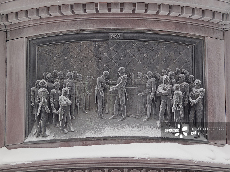 俄罗斯圣彼得堡圣以撒广场尼古拉一世纪念碑上的高浮雕图片素材