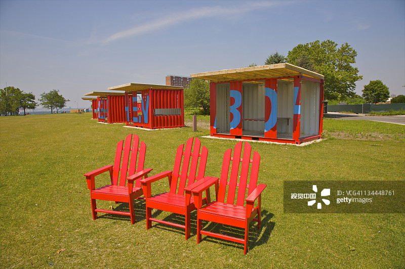 彩色椅子与环境项目图片素材