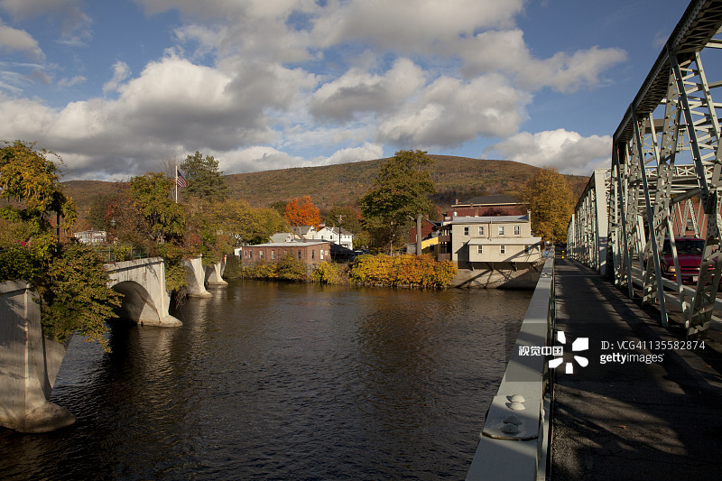 美国马萨诸塞州谢尔本瀑布的迪尔菲尔德河图片素材