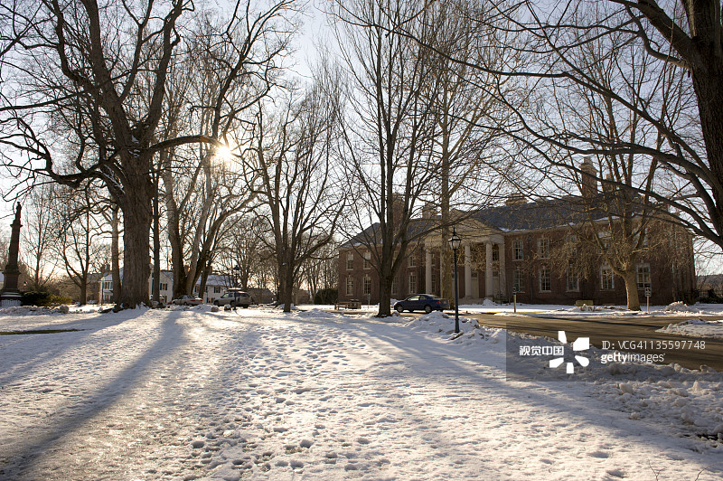 迪尔菲尔德学院校园，马萨诸塞州迪尔菲尔德历史区图片素材