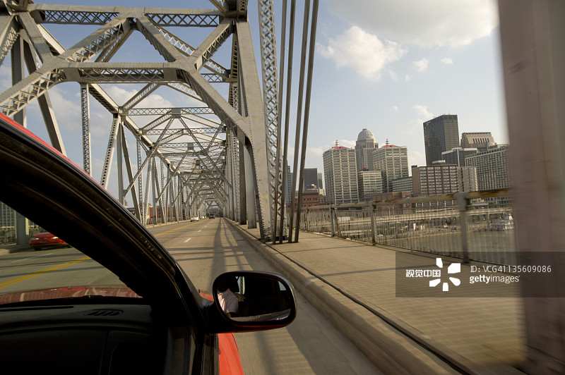 肯塔基路易斯维尔市中心俄亥俄河天际线景色图片素材