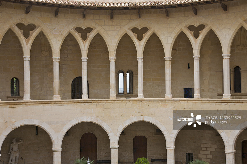 精致的拱门和柱子图片素材