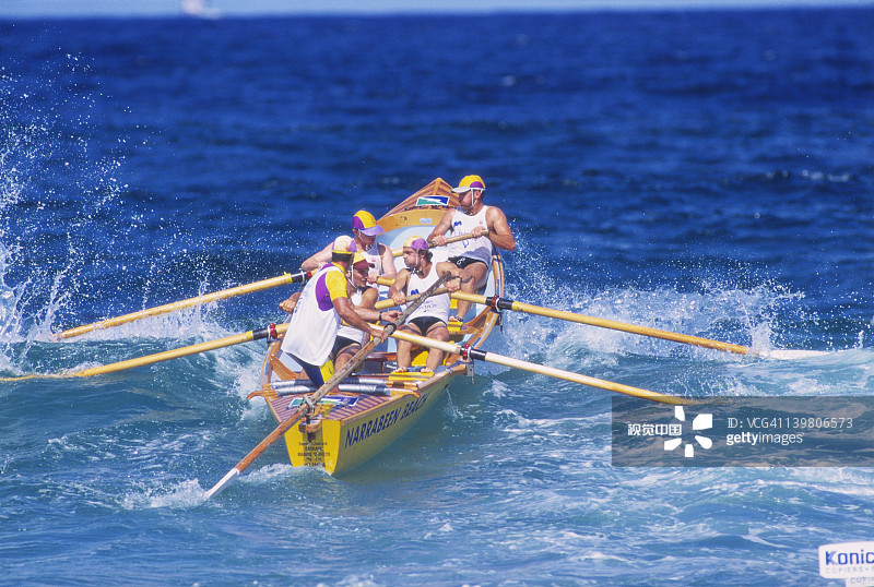 悉尼纳拉宾海滩冲浪艇赛船图片素材