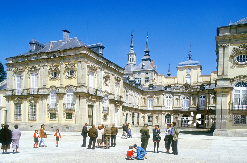 菲利普五世于1720年建造的维拉卡斯廷-圣伊尔德丰索农场宫殿图片素材