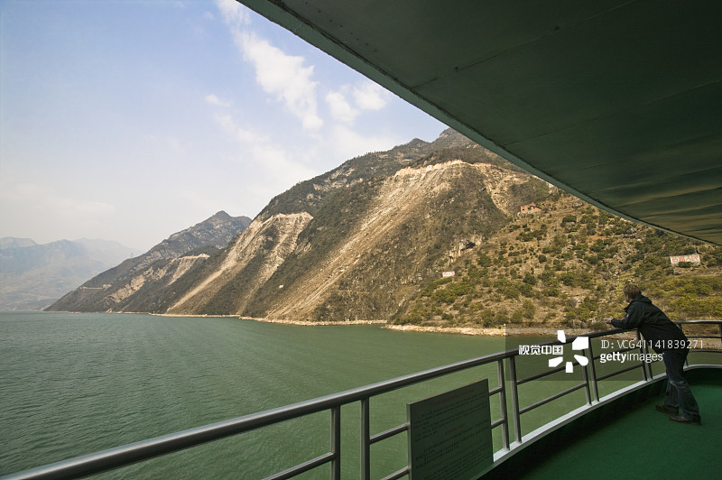 中国湖北：长江西陵峡风光（长江游轮视角）图片素材