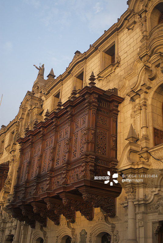 秘鲁利马武器广场大主教宫殿的阳台图片素材