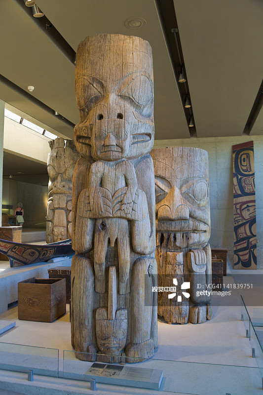 加拿大温哥华不列颠哥伦比亚大学人类学博物馆大厅雕刻图片素材