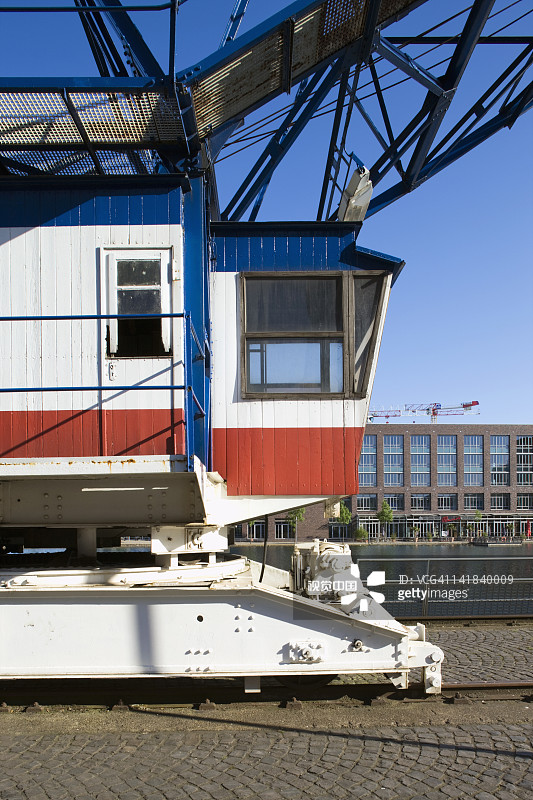 德国北莱茵-威斯特法伦鲁尔区杜伊斯堡老港口起重机图片素材