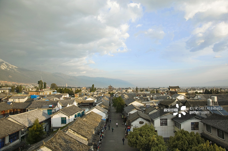 中国云南省大理文贤路步行街与五华楼图片素材