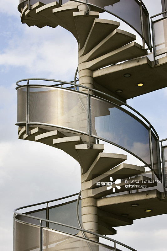 德国下萨克森州沃尔夫斯堡，汽车城论坛大厦楼梯图片素材