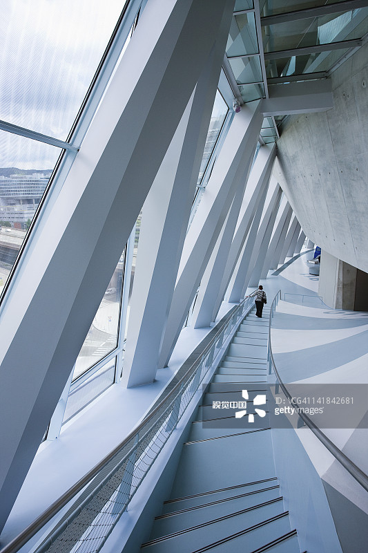 德国斯图加特梅赛德斯奔驰博物馆走道图片素材