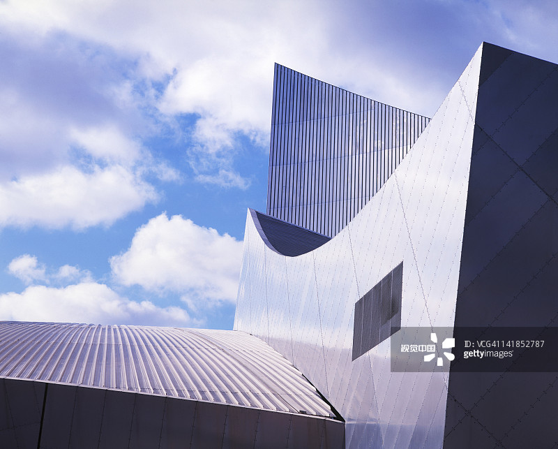 英国曼彻斯特索尔福德码头帝国战争博物馆北馆图片素材