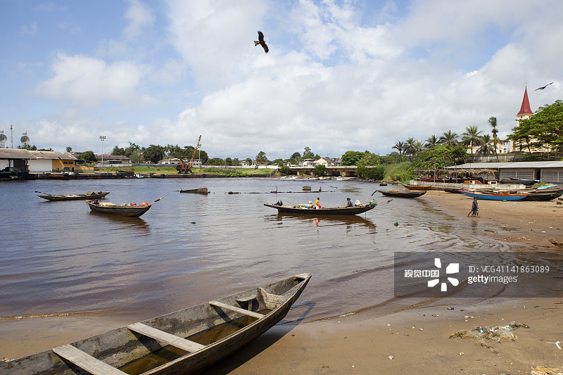 喀麦隆克里比港口的船只图片素材