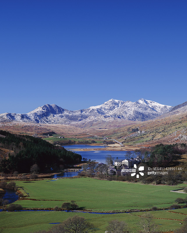 从卡佩尔柯里格眺望斯诺登山图片素材