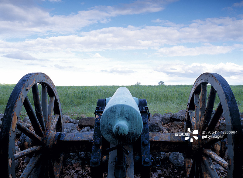 大炮的背面视角图片素材