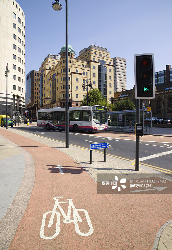 英格兰约克郡利兹市中心自行车道图片素材