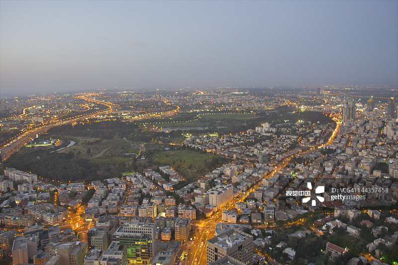 黄昏时分的建筑与公园景色图片素材