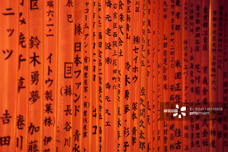 日本伏见稻荷大社的鸟居图片素材