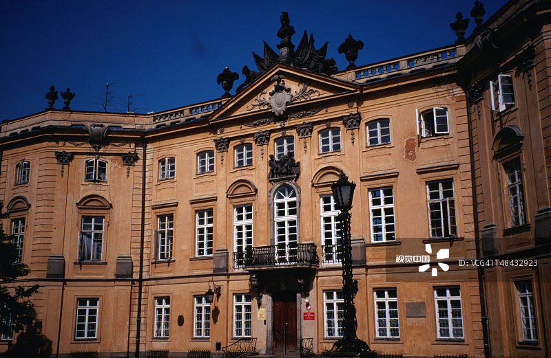 维拉诺夫宫入口，建于17世纪末，为辉煌的意大利巴洛克风格。图片素材