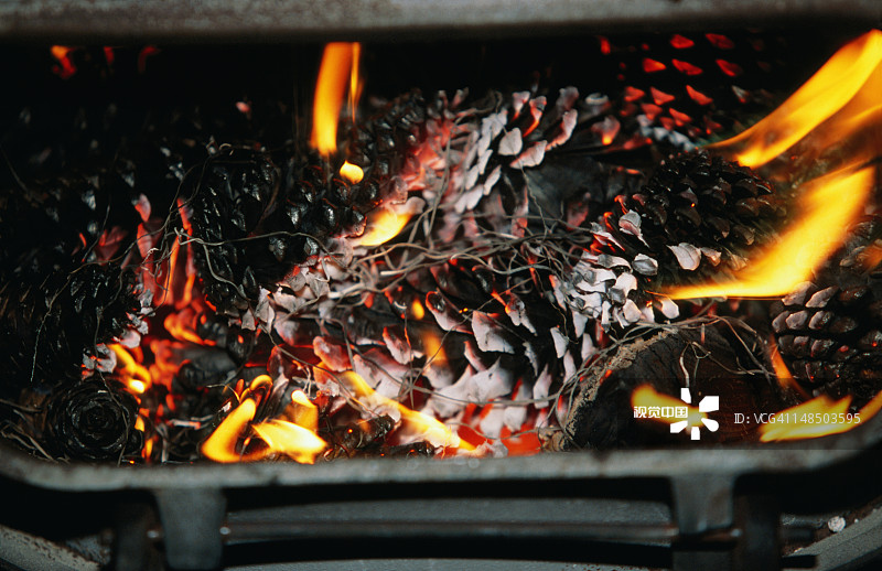 火炉中的火焰图片素材