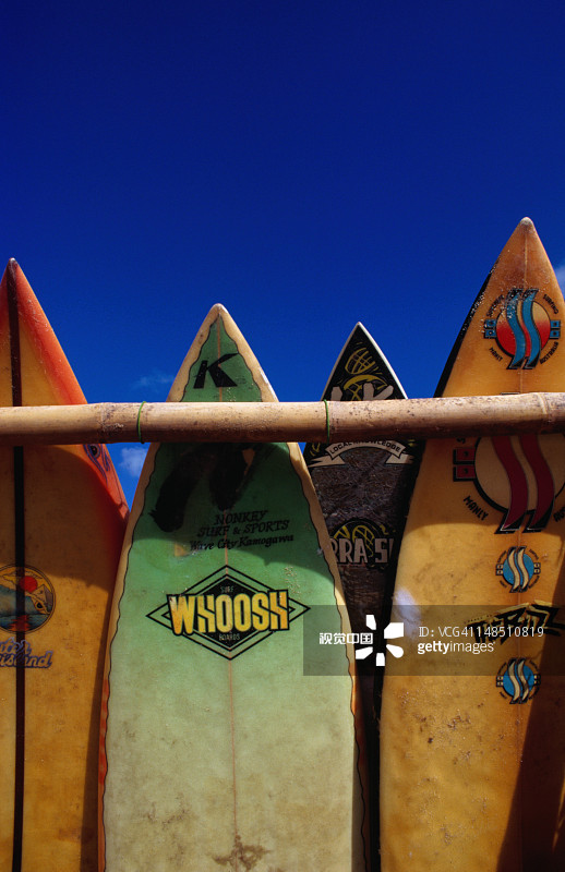 库塔海滩出租的冲浪板图片素材